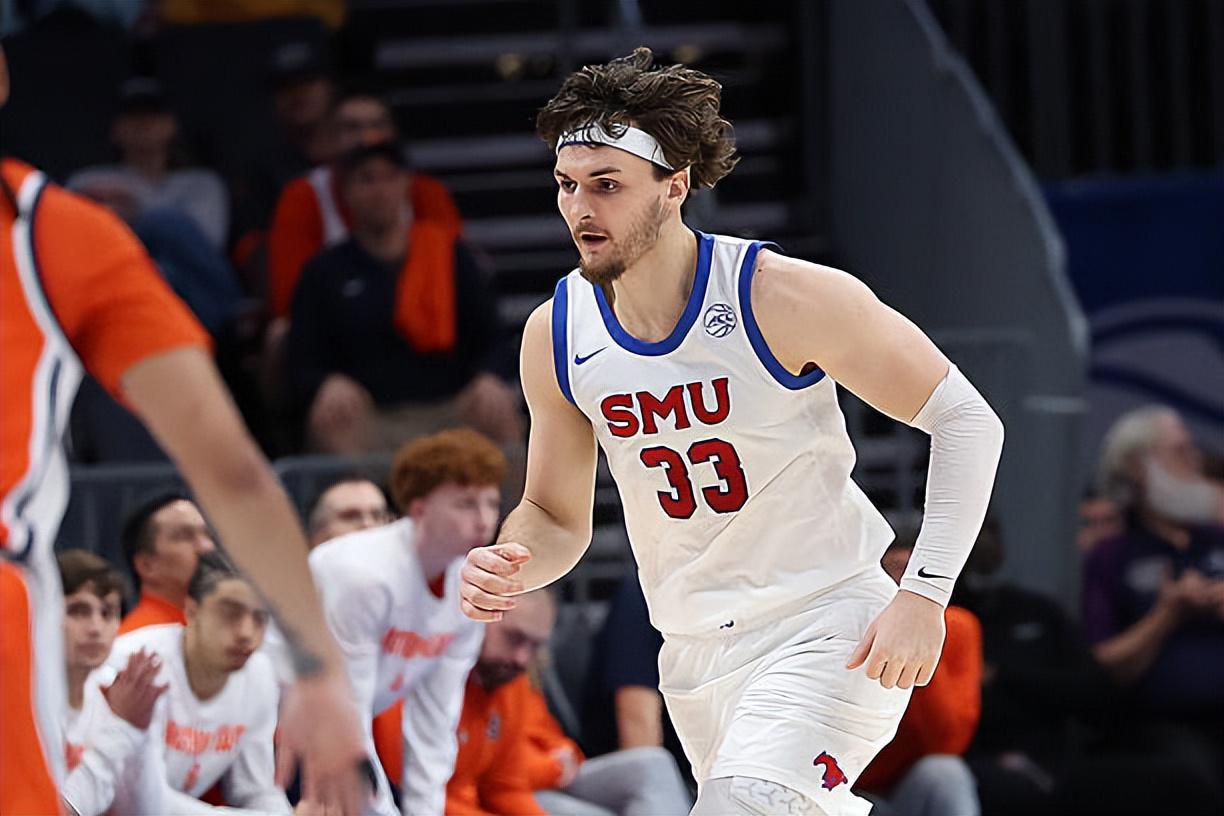 kaiyun sports-独行侠用夏联合同签下一名大五落选秀，他们是在为下属球队找人？