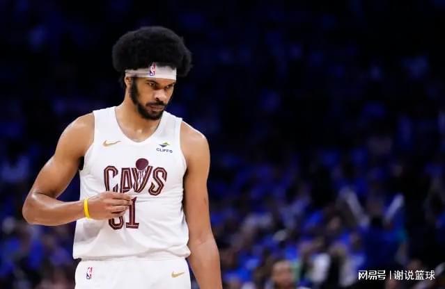 湖人内线引援四处撒网，又增加三大选项，两全明星中锋入围