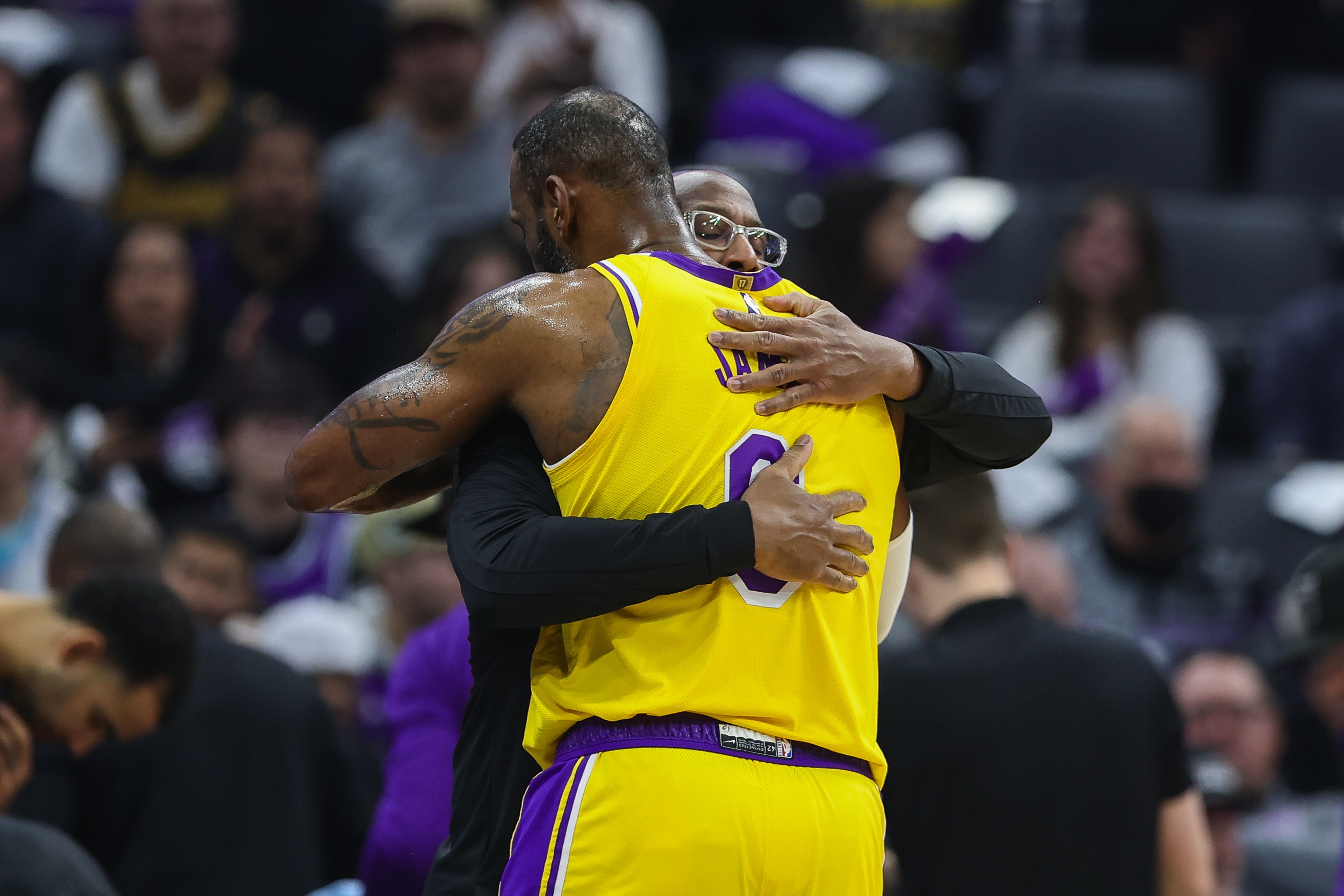 厄尔-克拉克：我打得好布朗把我换下  回来后詹姆斯跟我说不理解