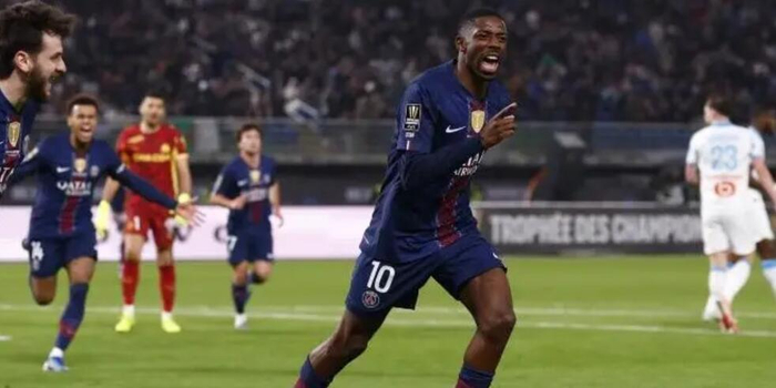 开云APP下载-巴黎球星登贝莱现身慈善音乐会献唱，观众高呼金球奖致敬|乌斯曼·登贝莱|法国|巴黎圣日耳曼|里尔|流行乐_新浪体育_新浪新闻