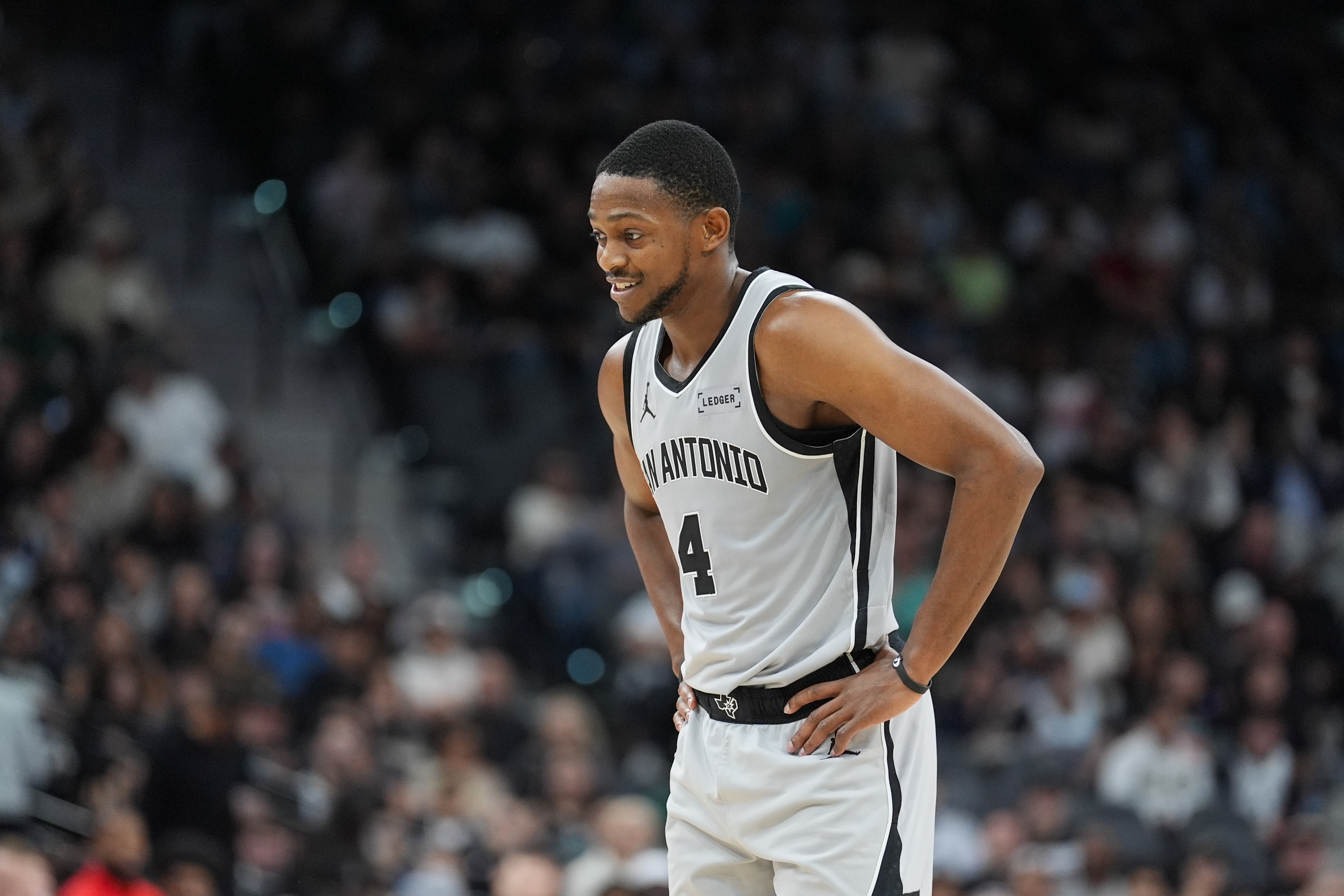 开云娱乐-找找状态！福克斯21投8中得24分6板5助1帽 得分全队最高